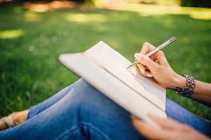writing-923882_960_720-2